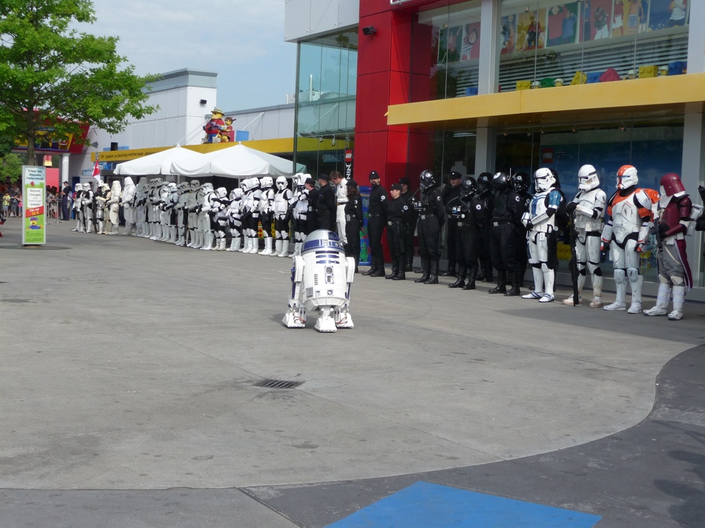 The opening parade of the 501st