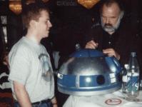 Lorne Peterse autographing R2s head